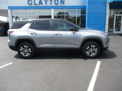 New 2026 Chevrolet Equinox LT w/ Convenience Package II image 2