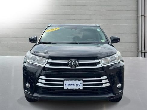 Used 2019 Toyota Highlander XLE AWD/4WD image 2