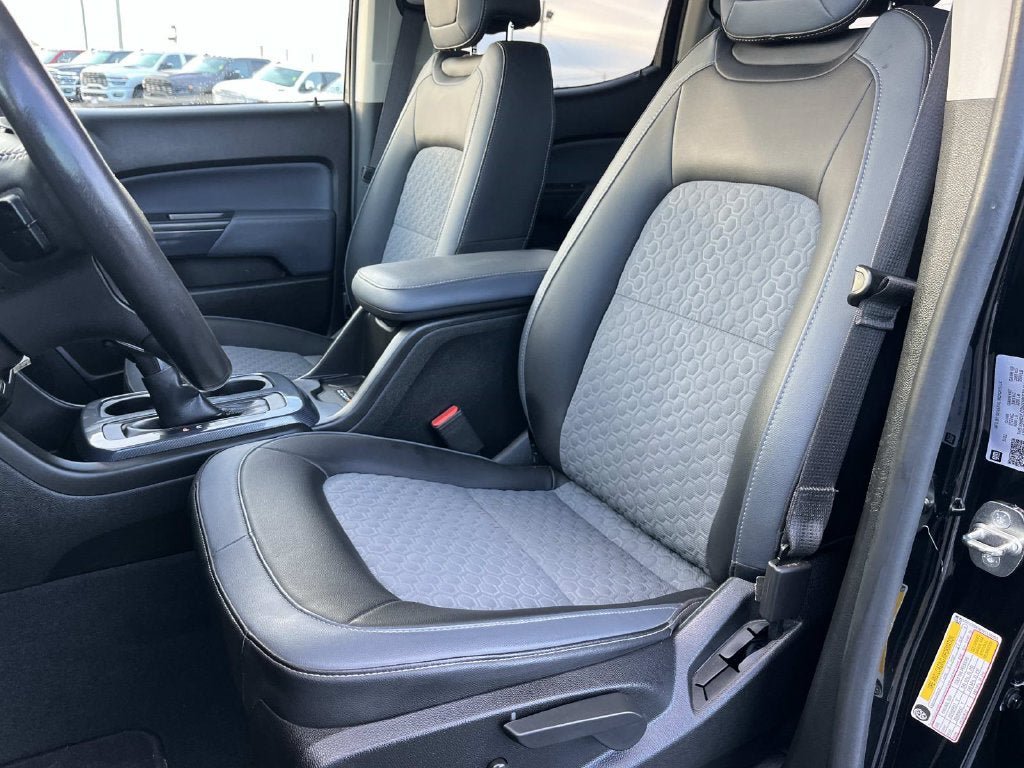 Used 2022 Chevrolet Colorado Z71 AWD/4WD image 28