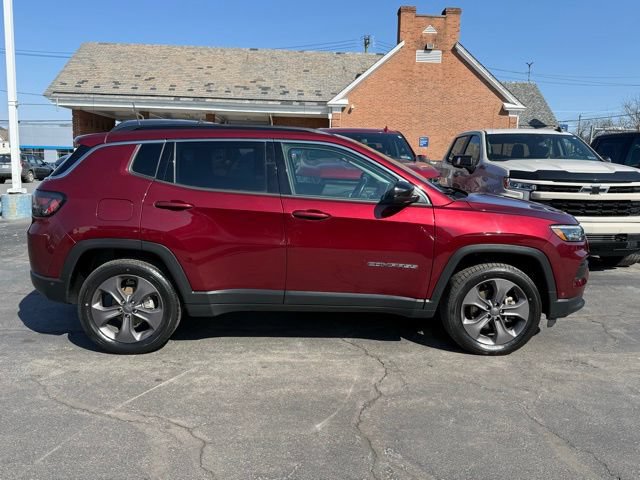 Used 2022 Jeep Compass Latitude w/ Sun and Sound Group AWD/4WD image 8