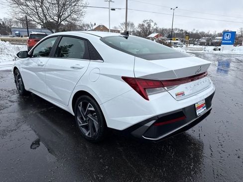 Certified 2025 Hyundai Elantra Limited image 3