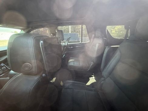 Used 2023 GMC Yukon Denali w/ Denali Reserve Package RWD image 8