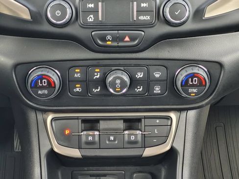 Used 2022 GMC Terrain Denali w/ Denali Premium Package AWD/4WD image 17