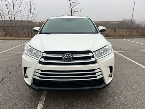 Used 2017 Toyota Highlander XLE image 2