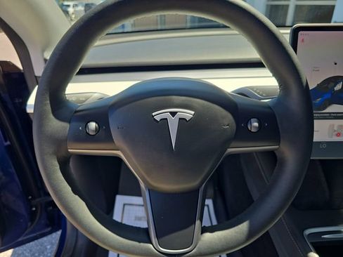 Used 2022 Tesla Model Y Long Range AWD/4WD image 27