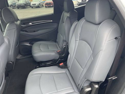 Used 2023 Buick Enclave Essence AWD/4WD image 4