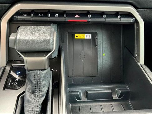Used 2024 Toyota Tundra Limited AWD/4WD image 17