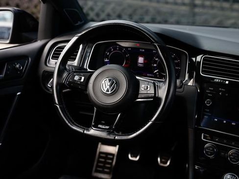 Used 2018 Volkswagen Golf R 4-Door image 32