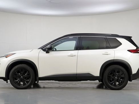 Used 2023 Nissan Rogue SV w/ SV Premium B Package image 8