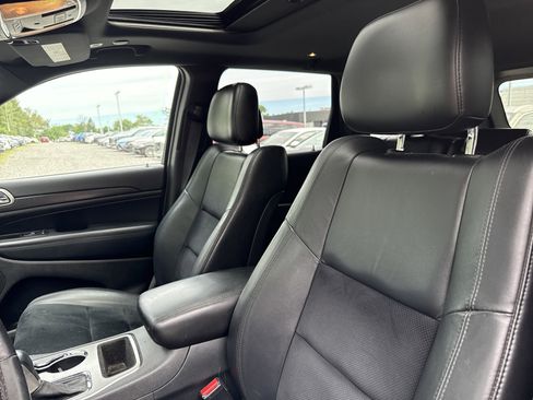 Used 2018 Jeep Grand Cherokee Altitude AWD/4WD image 4