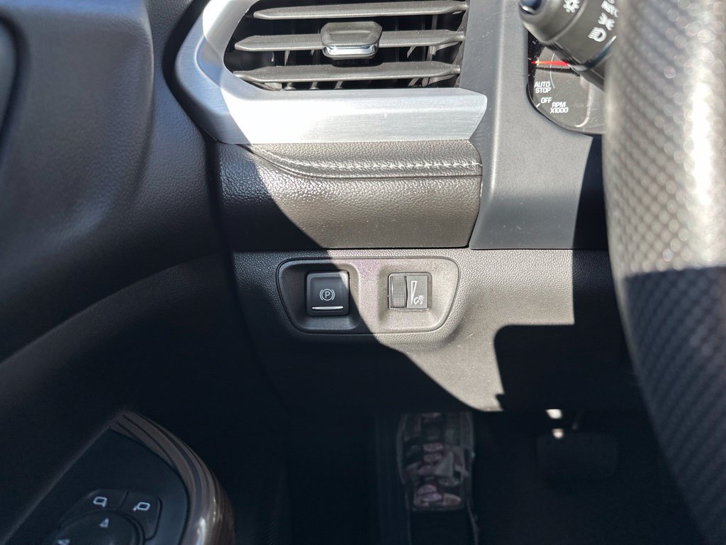 Used 2023 GMC Acadia SLE w/ Driver Convenience Package FWD image 28