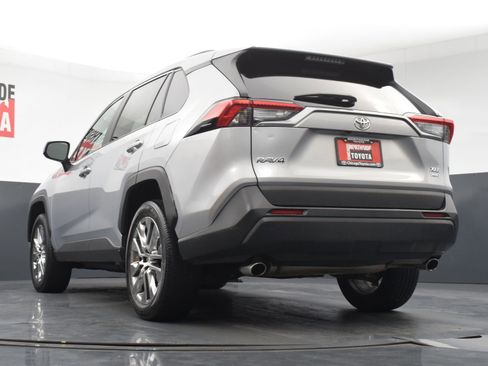 Used 2020 Toyota RAV4 XLE Premium AWD/4WD image 29