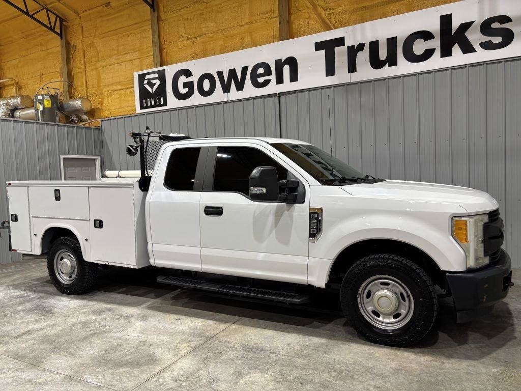 Used 2017 Ford F250 XL w/ Power Equipment Group RWD image 3