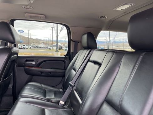 Used 2011 Chevrolet Suburban LT image 17