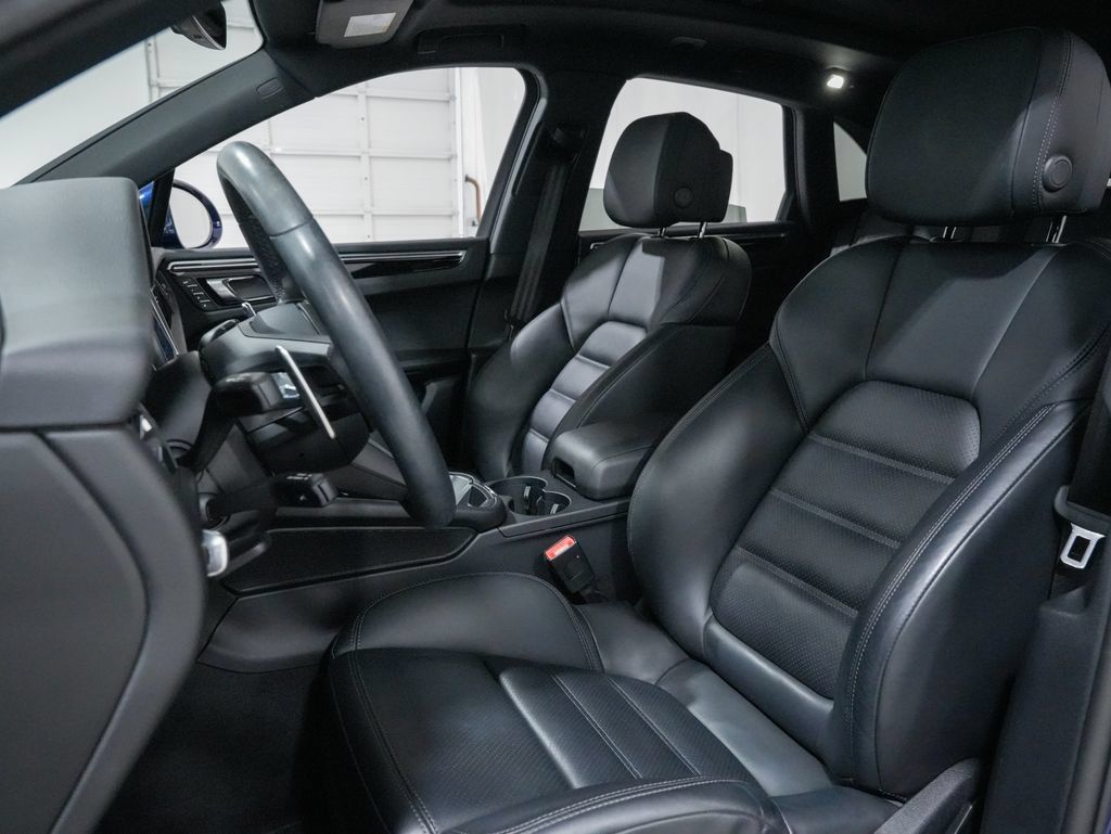 Used 2023 Porsche Macan S AWD/4WD image 9