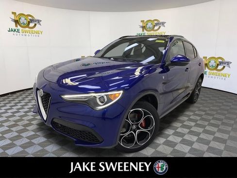Used 2023 Alfa Romeo Stelvio Ti AWD/4WD image 4
