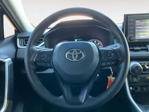 Used 2022 Toyota RAV4 LE image 17