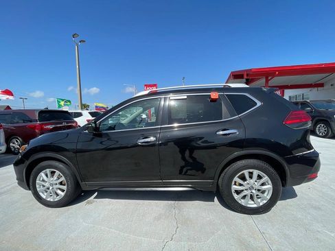 Used 2017 Nissan Rogue SV FWD image 17