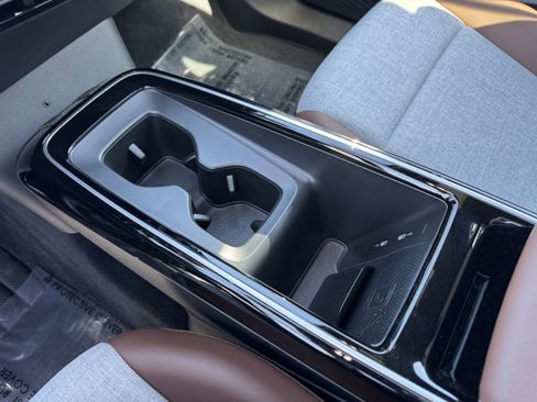 Used 2023 Volkswagen ID.4 Pro image 29