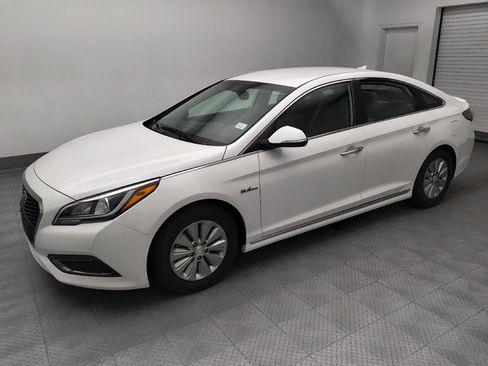 Used 2016 Hyundai Sonata SE FWD image 2