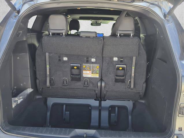 Certified 2025 Toyota Sienna Platinum FWD image 21
