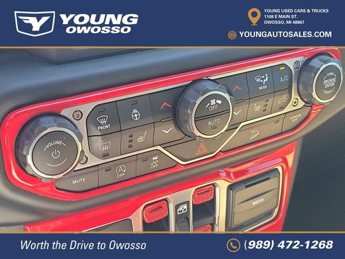 Used 2018 Jeep Wrangler Unlimited Rubicon w/ Dual Top Group AWD/4WD image 18