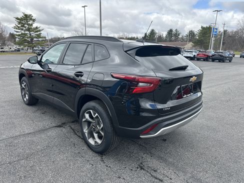 New 2026 Chevrolet Trax LT w/ Driver Confidence Package FWD image 4