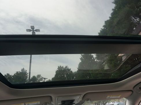 Used 2024 Honda Pilot Touring image 14