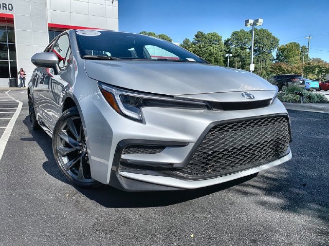 Used 2026 Toyota Corolla SE FWD image 2