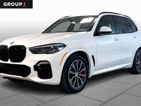 Used 2021 BMW X5 M50i image 1