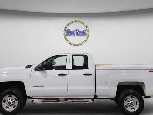Used 2018 Chevrolet Silverado 2500 W/T AWD/4WD image 3