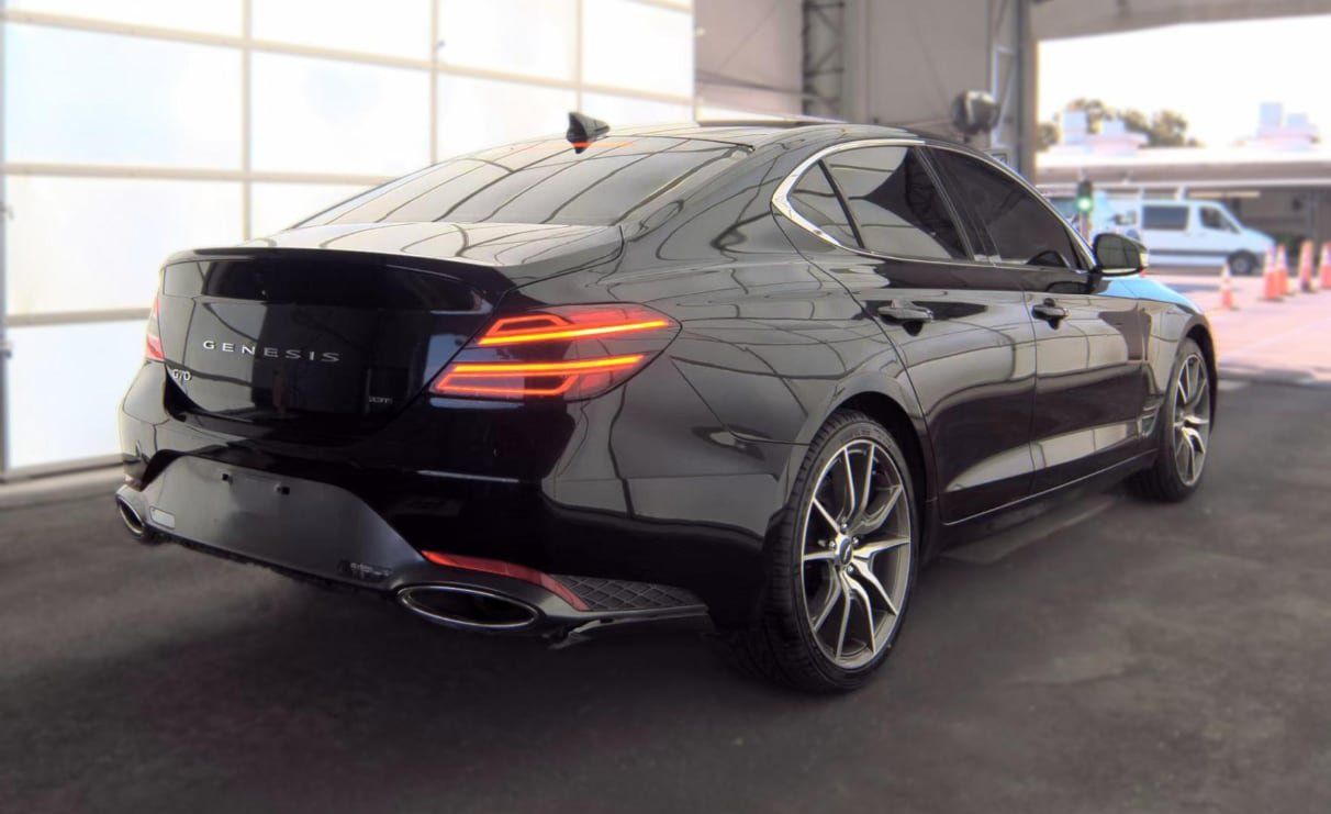 Used 2022 Genesis G70 3.3T RWD image 9