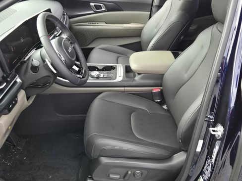 New 2026 Kia Carnival LXS FWD image 7