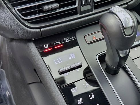 New 2025 Porsche Macan AWD/4WD image 18