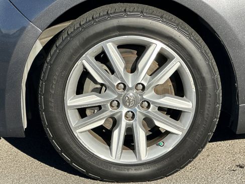 Used 2013 Toyota Avalon Limited image 30