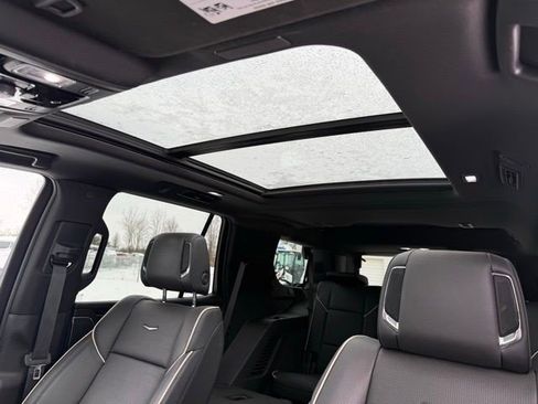 Certified 2025 Cadillac Escalade Premium Luxury AWD/4WD image 24