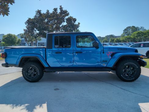 Used 2023 Jeep Gladiator Willys image 11