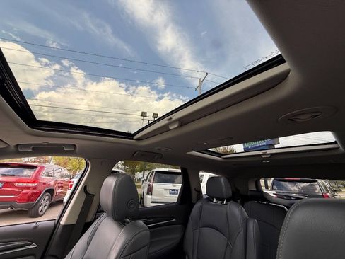 Used 2019 Buick Enclave Essence AWD/4WD image 32