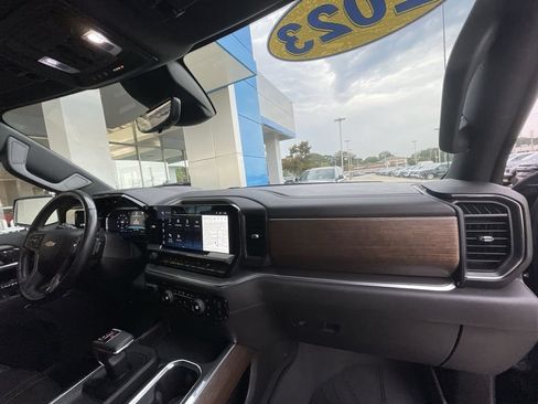 Certified 2023 Chevrolet Silverado 1500 High Country w/ High Country Premium Package AWD/4WD image 29