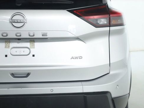 Used 2025 Nissan Rogue SV AWD/4WD image 44