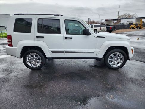 Used 2012 Jeep Liberty Sport image 4
