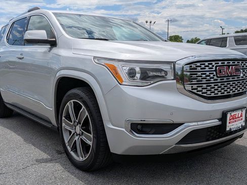 Used 2017 GMC Acadia Denali w/ Technology Package AWD/4WD image 4