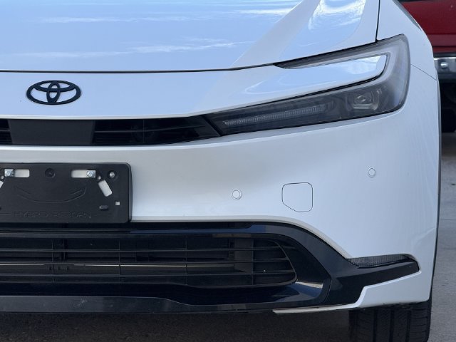 Used 2025 Toyota Prius FWD image 8