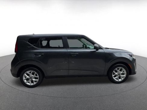 Used 2025 Kia Soul LX w/ LX Technology Package FWD image 16