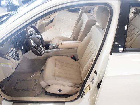 Used 2014 Mercedes-Benz E 550 4MATIC Sedan image 36