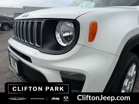 Certified 2023 Jeep Renegade Latitude w/ Premium Group AWD/4WD image 8