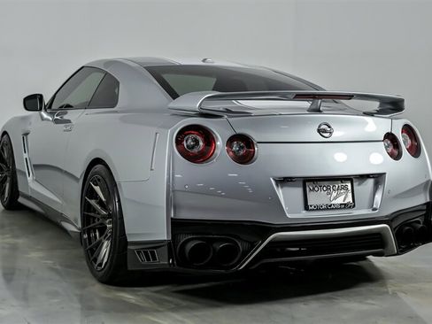 Used 2020 Nissan GT-R Premium AWD/4WD image 10