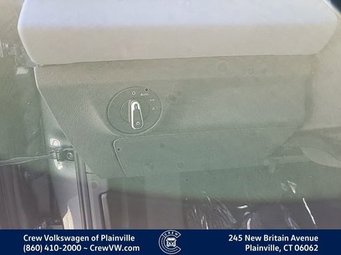 New 2026 Volkswagen Jetta SE FWD image 39