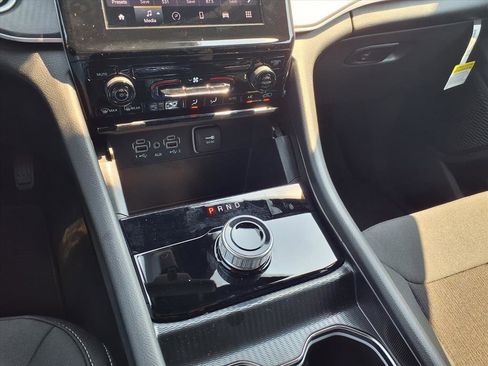 New 2025 Jeep Grand Cherokee L Laredo image 15