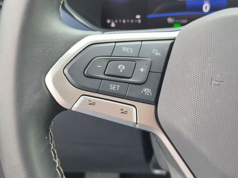 Used 2024 Volkswagen Taos SE w/ Panoramic Sunroof Package AWD/4WD image 19
